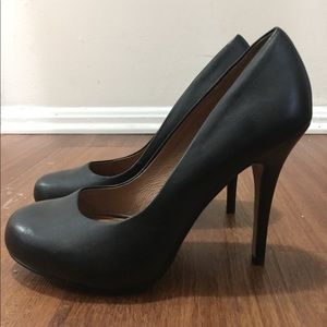 Aldo black leather round-toe pumps 8.5